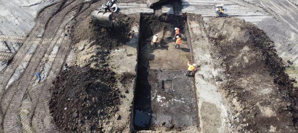 Afgraving op de bouwplaats van de Zeeheldenwijk voor archeologisch onderzoek.